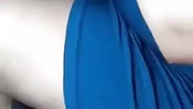 During ride Indian boy records porn video in which he grabs GF's boobs