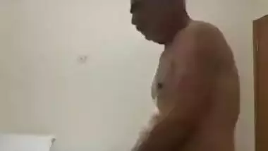 Rishu ki bua Sonu ko ghrpr aakr huka pine wale budhe n choda