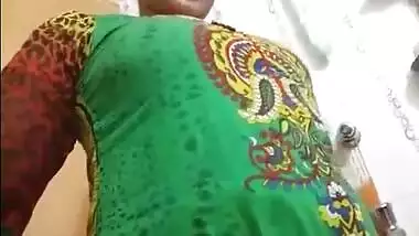 Indian girl in sexy clothes pulls it up to show off XXX boobies