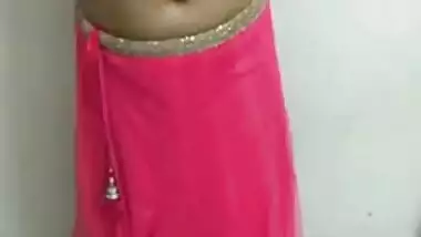 Good-looking Indian dancer during performance flashes small XXX tits