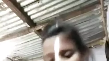 Guys pay money to make the Desi village teen's XXX video into MMS