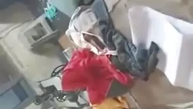 Chubby Desi XXX aunty have sex with worker inside factory MMS