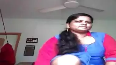 Natural Indian shuts herself up in room for a XXX striptease for sex fans
