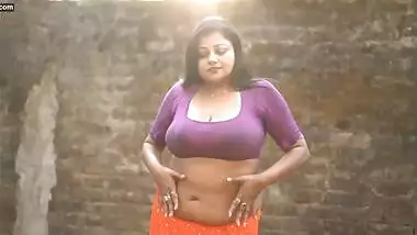 Big Boobs Indian Stepmom Teased Me in Kitchen & I Fucked Her in Bedroom