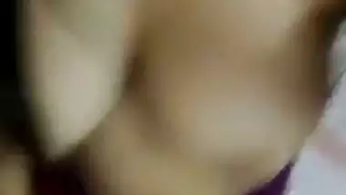 Ladki apne boobs dikhati hai – Indian nude solo