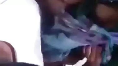 18 yr old teen’s Pakistani sex video from lover’s car