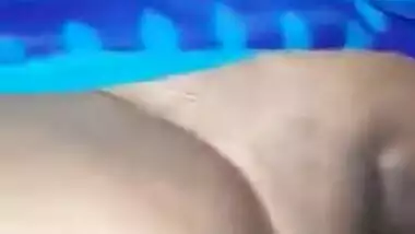 Horny Desi XXX bitch gets her pussy fingered by her neighbour MMS