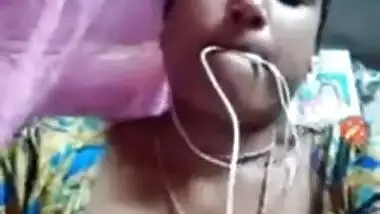 Before wedding aroused groom asks Indian bride-to-be to show boobs