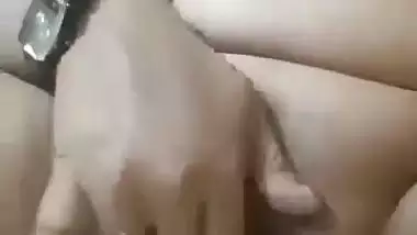 Indian nude lady strips her saree and masturbates