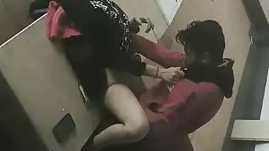 Guy records a college couple fucking in desi sex mms