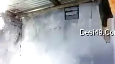 Today Exclusive- Cute Desi Girl Record Her Bathing Video For Bf