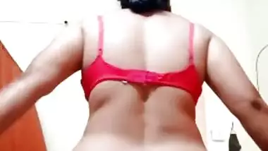 Marathi Divya Aunty Show His Big Ass And Nude Dance On The Camera