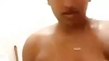 Tanker MILF bathing naked recorded while on video call