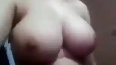 Big boob Indian nude girl shows her naked body