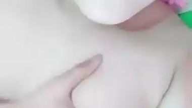 Indian has curvaceous XXX body that she exposes on camera for all