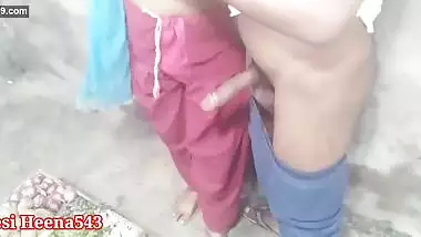 In a clean voice by scolding the sister-in-law who is selling vegetables