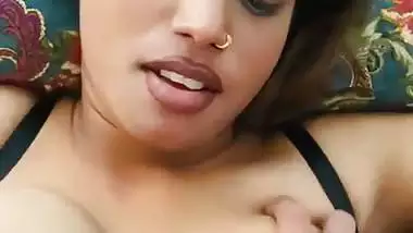 Hot model gives an Indian blowjob to her lover