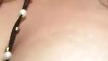 Inventive Indian woman turns left breast into Desi XXX aid for tequila