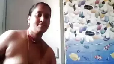 Big ass South Indian aunty stripping saree viral nude