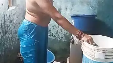 Today Exclusive- Desi Bhabhi Record Her Bathing Video For Lover Part 1