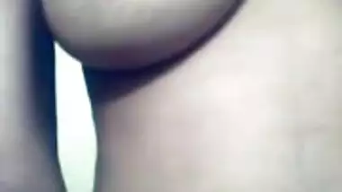 Desi paki Umra jan Selfie for u-first time in bath room