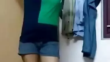 Likable XXX Indian girl knows that her body is sexy and easily shows it