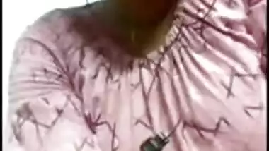Sexy Desi mom exposes boobies to jerking off man on the other side