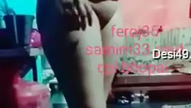 All nude Desi MILF poses for amateur camera revealing her XXX body