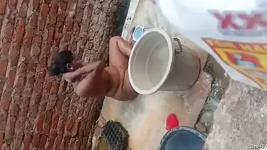 Naughty boy records how naked Desi neighbor washes XXX body outdoors