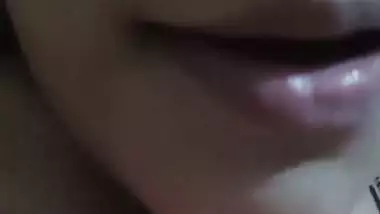 Close up selfie video of desi bhabhi showing nude body