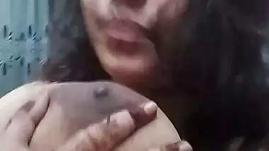 Indian lesbian BBW exposing huge boobs in selfie