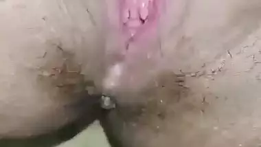 Desi aunty plays with her wet pussy in Tamil aunty sex MMS