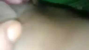 Horny Desi Bhabhi masturbation session in the solo XXX clip close-up