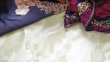 Aunty naked on floor in horny mood to have viral sex