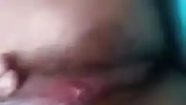 Super-horny Indian girl uses different things as a source of porn bliss