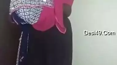 Man behind camera films sex video of Desi mom who puts the sari on
