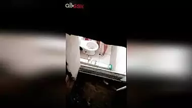 Sexy arab wife takes a piss - spy XXX video from a hotel toilet