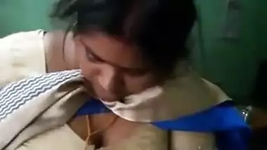 Insistent Indian man coaxes wife to flash boobs for his porn film