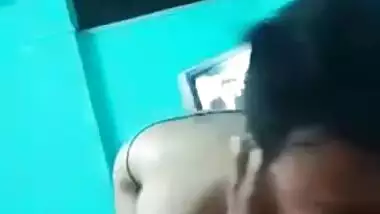 Chubby Desi XXX woman makes a hot MMS video with her best friend