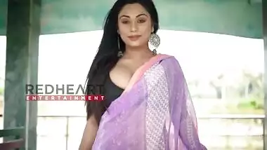 শাড়ি সমুদ্র | বড় সুন্দরি সেক্সি মহিলার দুধ