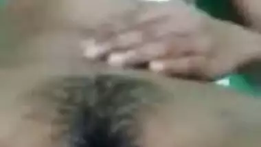 Desi woman takes off pants to masturbate in the amateur porn video