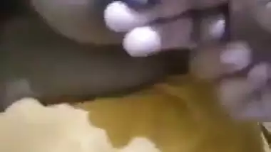 Owner squeezes his maid’s boobs in desi mms