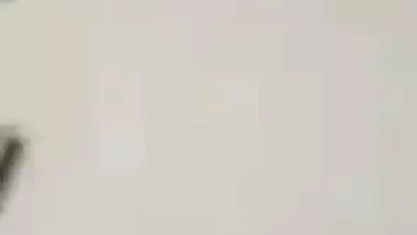 Slim married Tamil wife sharp boobs showing viral MMS