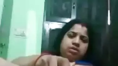 Viral porn of a South Indian lady masturbating with a radish