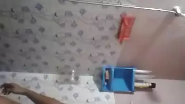 Huge Boobs In Kolkata Teenage Girl Records Herself As She Bathes