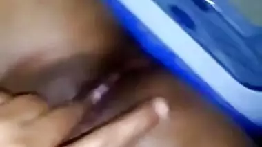 Desi girl has a sex XXX pussy to be masturbated and fingered in shower