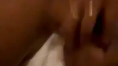 Tamil xxx MMS of an 18 yr old desi girl from a hotel room