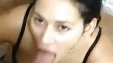 Newly married wife’s Indian blowjob makes her man happy