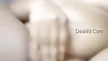 Naked Desi bombshell gently massages her XXX vagina in the bedroom