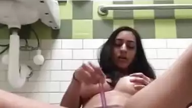 Exclusive- Horny Nri Girl Record Musterbation Clip For Lover